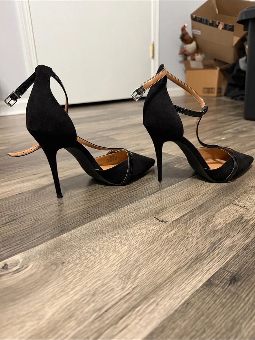 Jessica Simpson Black Suede Pointed T-Strap High Heels